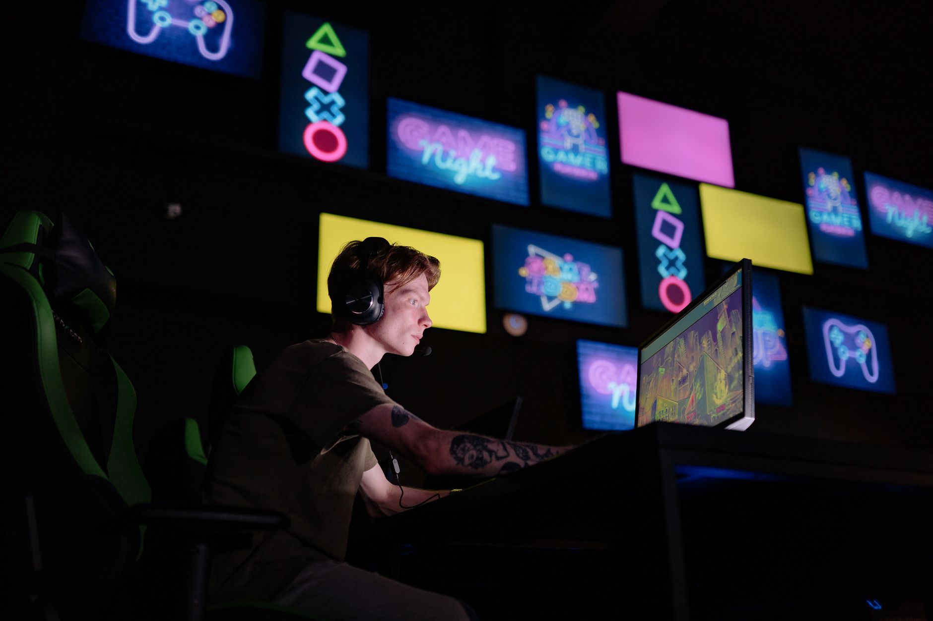 teen gaming laptop desk setup