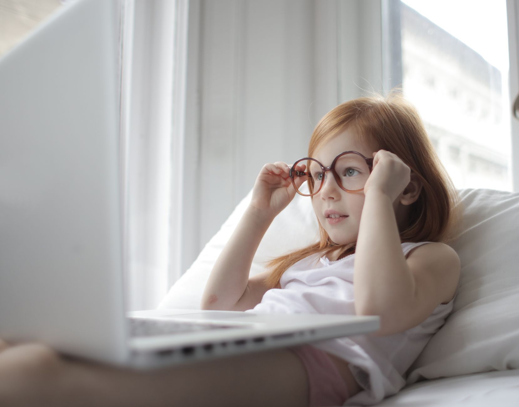 how screens affect your child eyes what