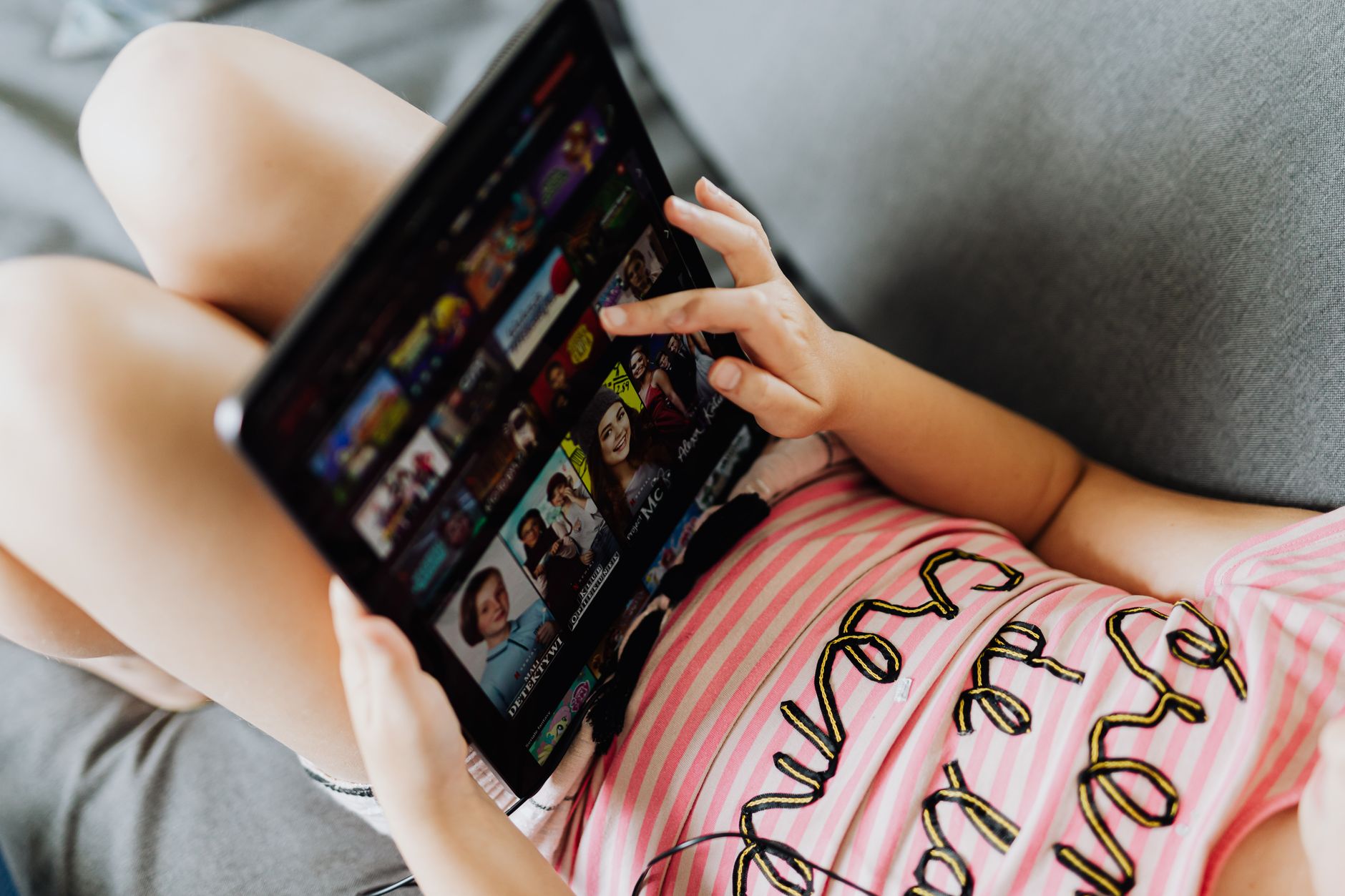 child using tablet travel